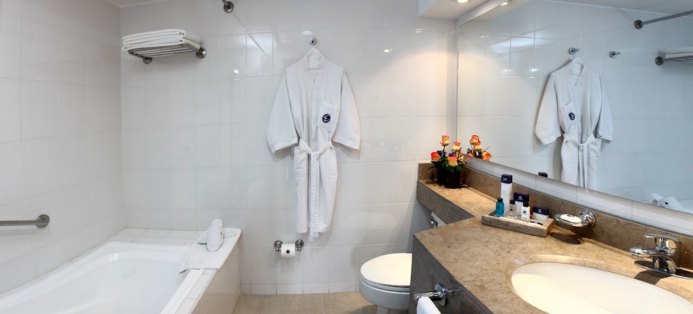 Estelar Suites Jones 66/67