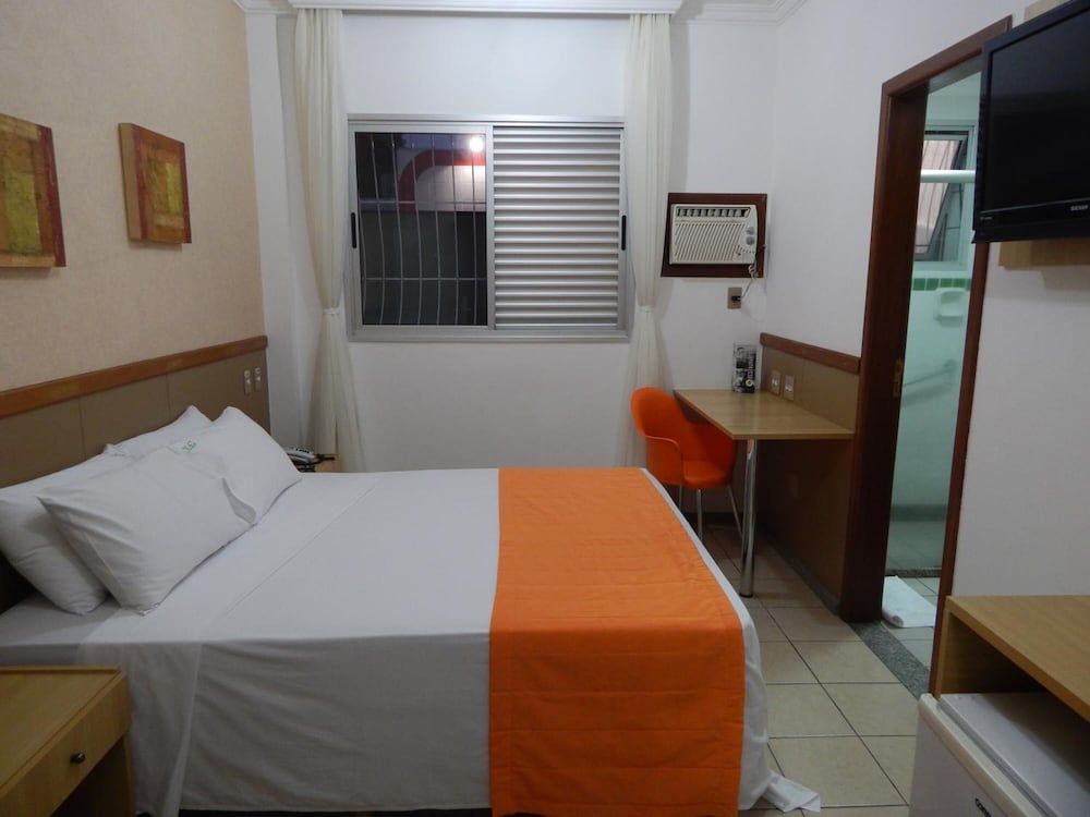ROOM, DOUBLE BED