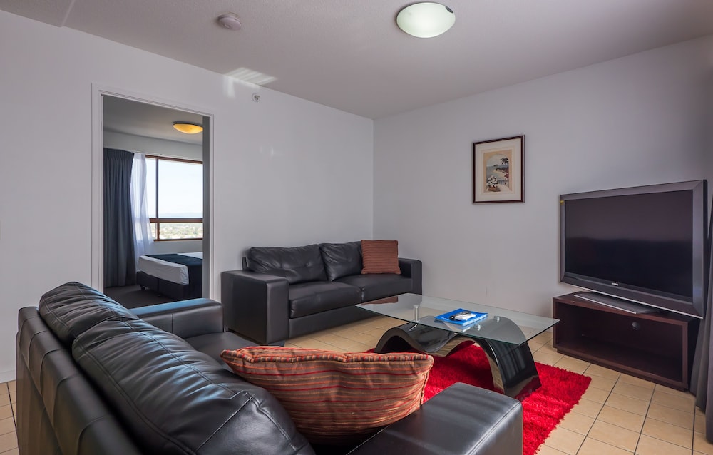 Broadbeach Savannah Hotel And Resort 56/80