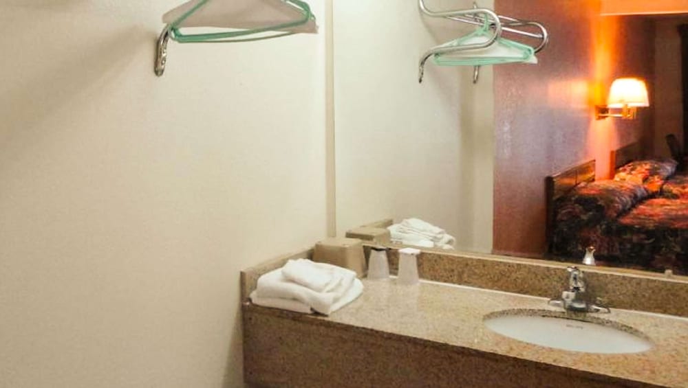 Budget Inn Franklinton 12/34