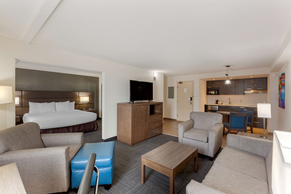 Best Western Plus Toronto Airport Hotel 30/38