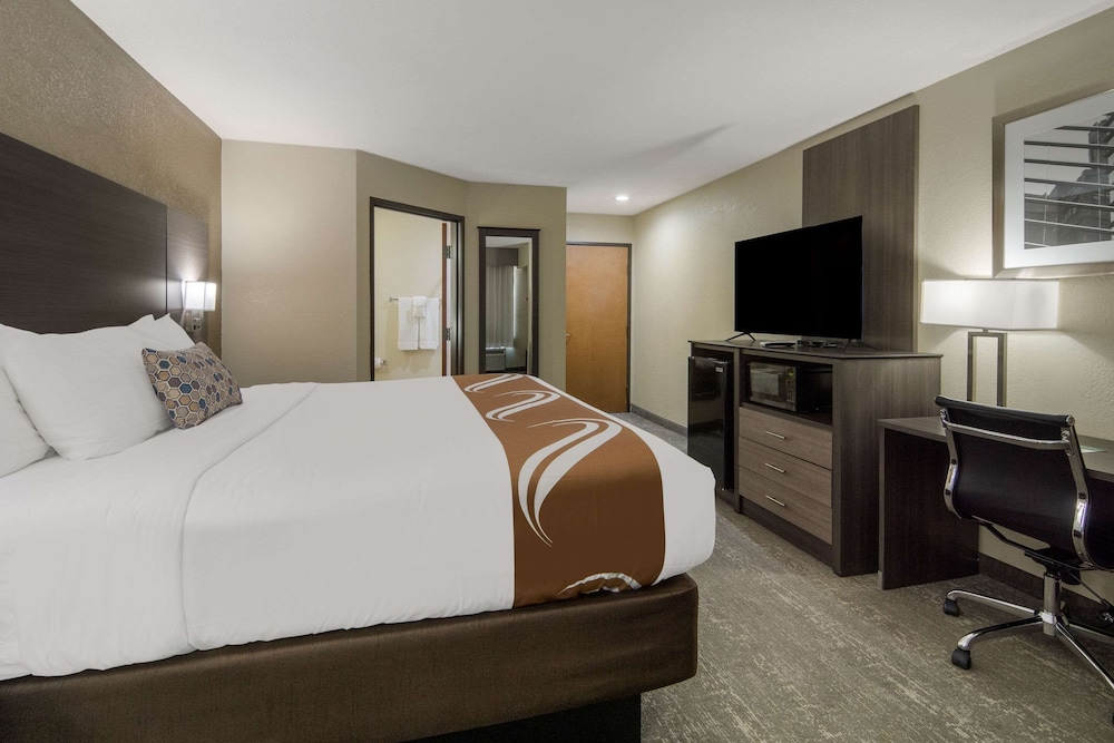 Quality Inn and Suites Roanoke Fort Worth North TX 19/46