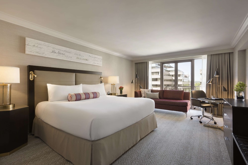 COURTYARD, DELUXE, KING BED