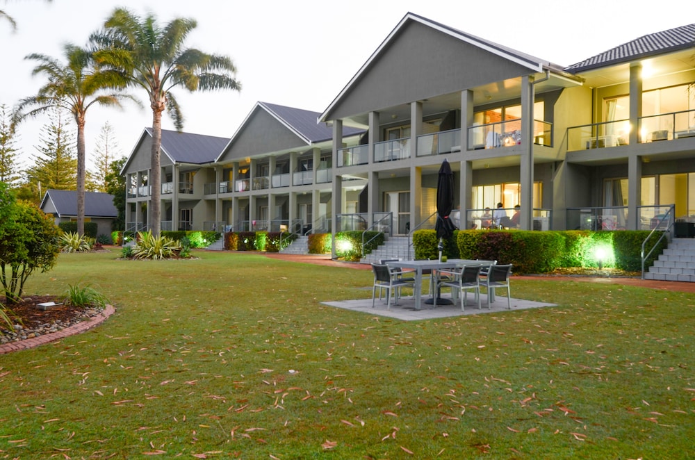 Moby Dick Waterfront Resort Motel 63/67