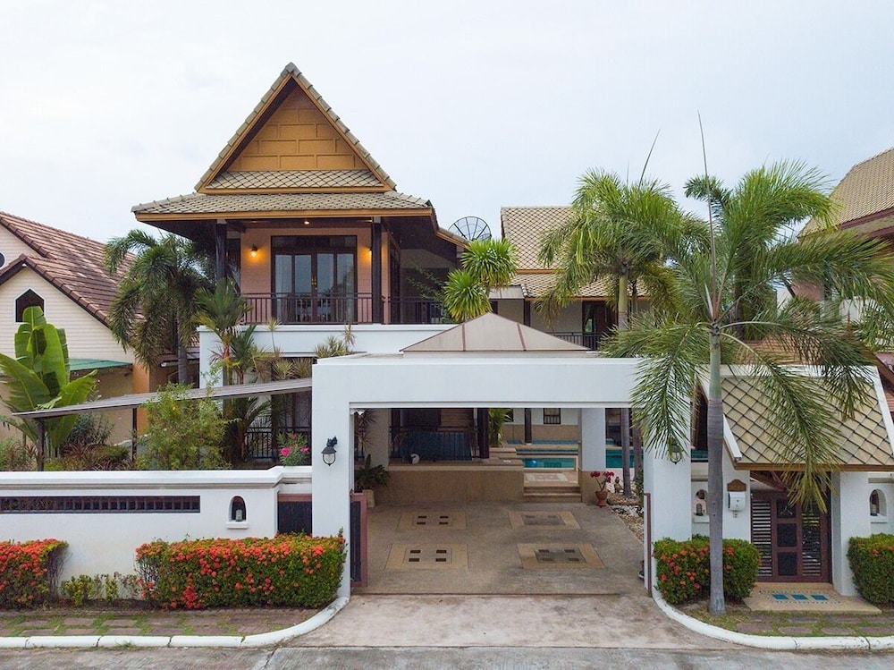 Punnapha Pool Villa Pattaya 1/49