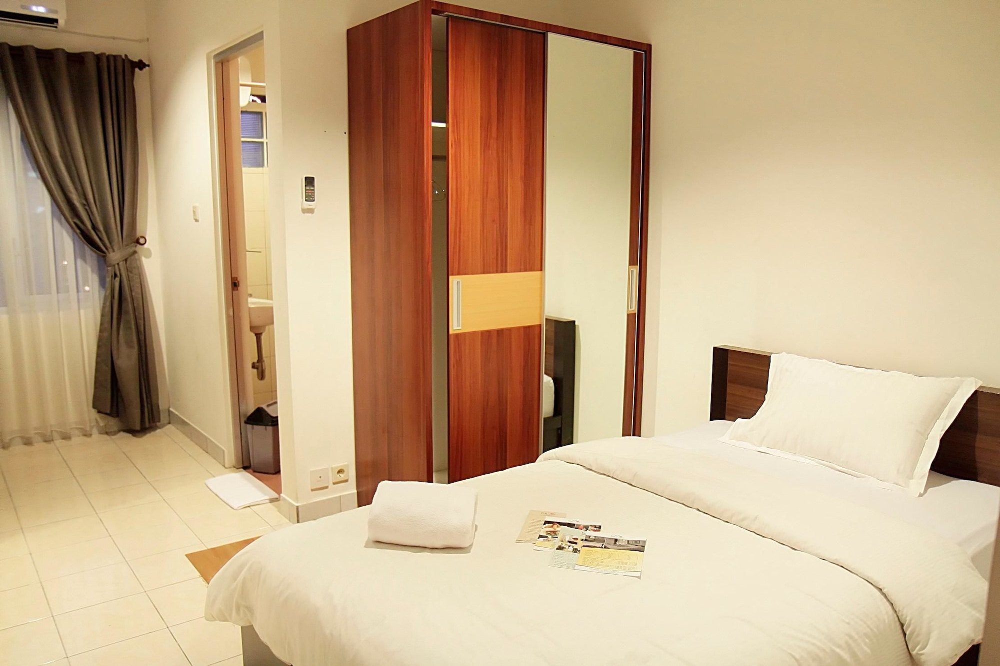 DELUXE, DOUBLE BED