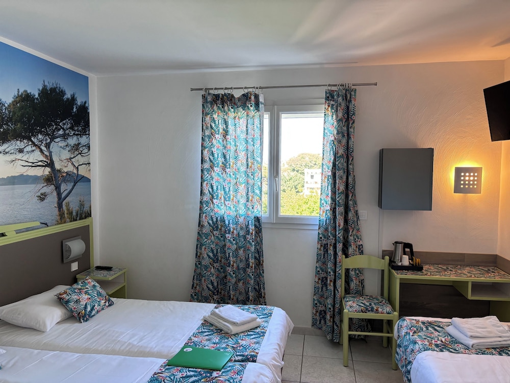 ROOM, TRIPLE