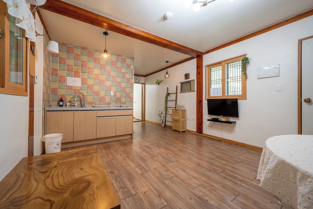 Gyeongju West Namsan Hanok Pension 36/50