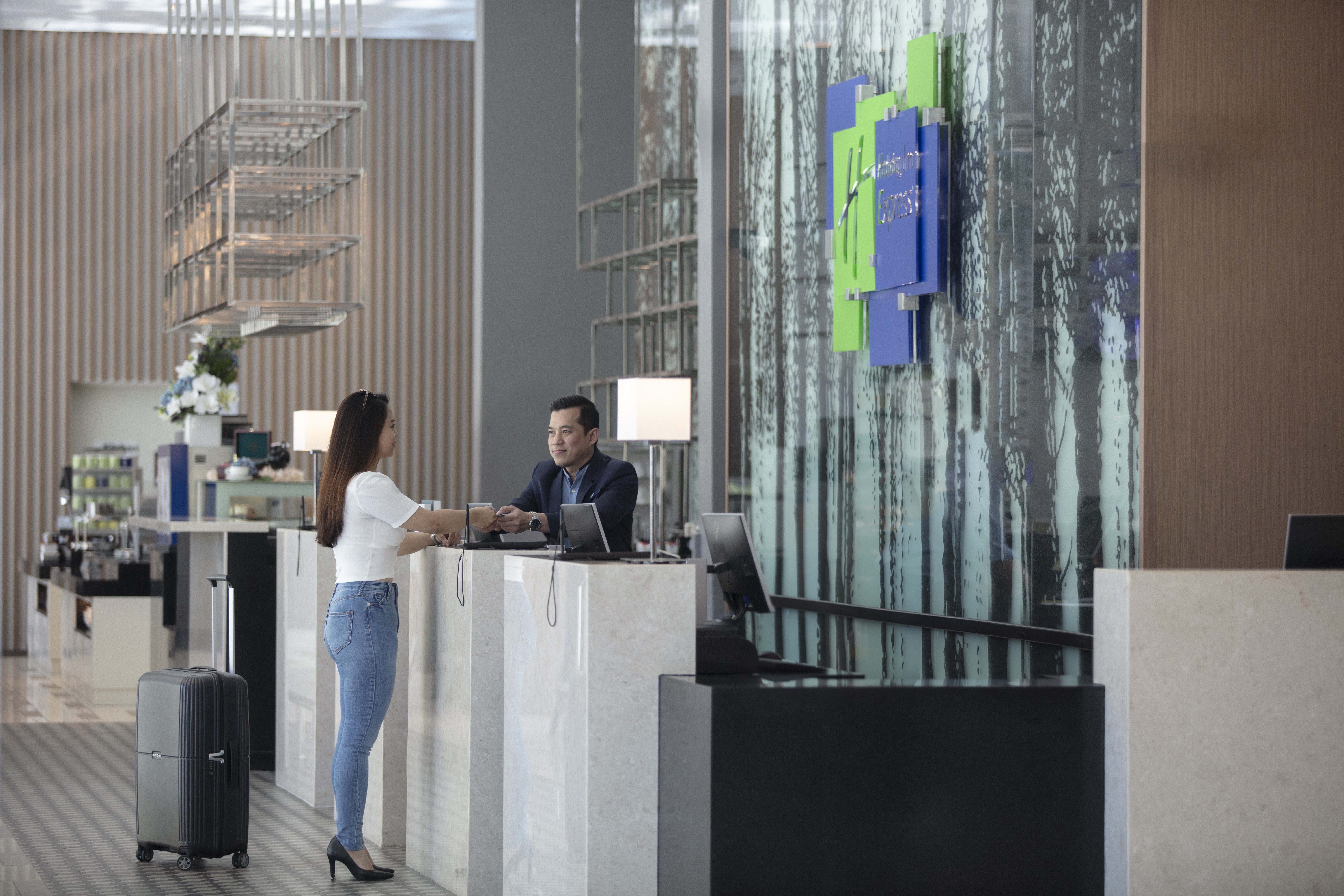 HOLIDAY INN EXPRESS KOTA KINABALU CITY CENTRE 13/55
