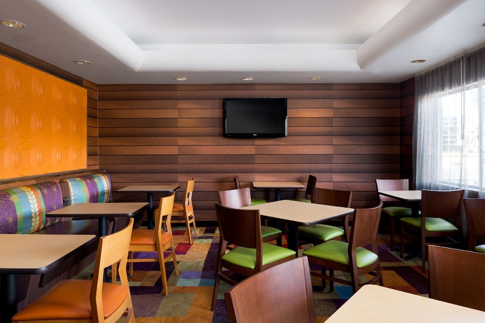 Country Inn & Suites by Radisson, Phoenix Airport, AZ 29/46
