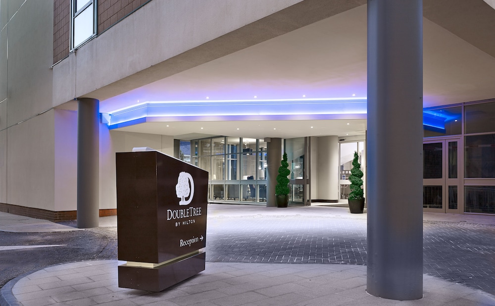 Doubletree By Hilton Hotel Woking 5/55