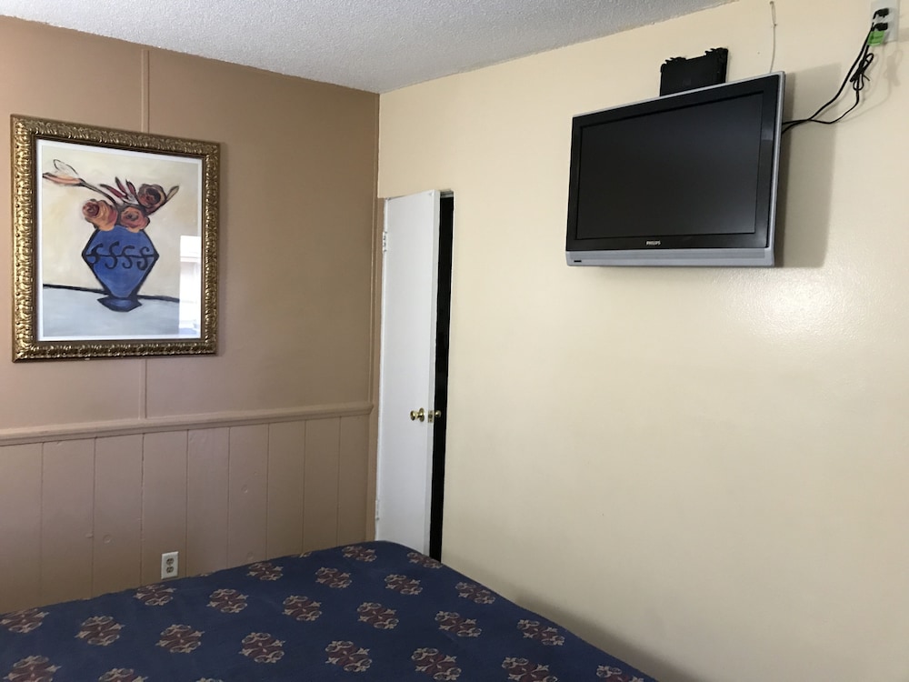 A Fisher's Inn Motel 36/63