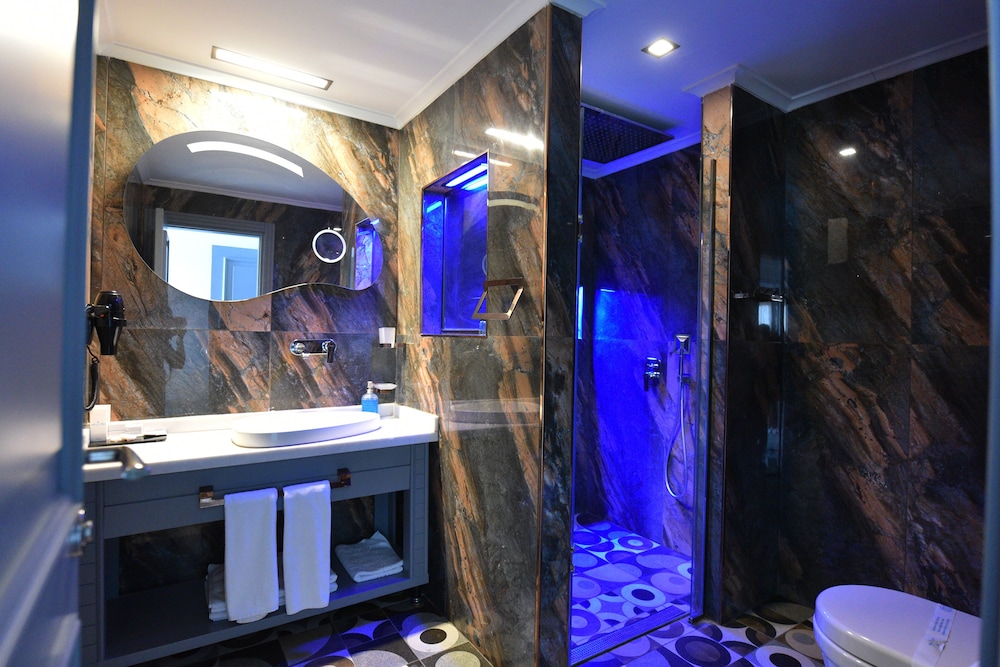 Assos Kervansaray Hotel 42/44