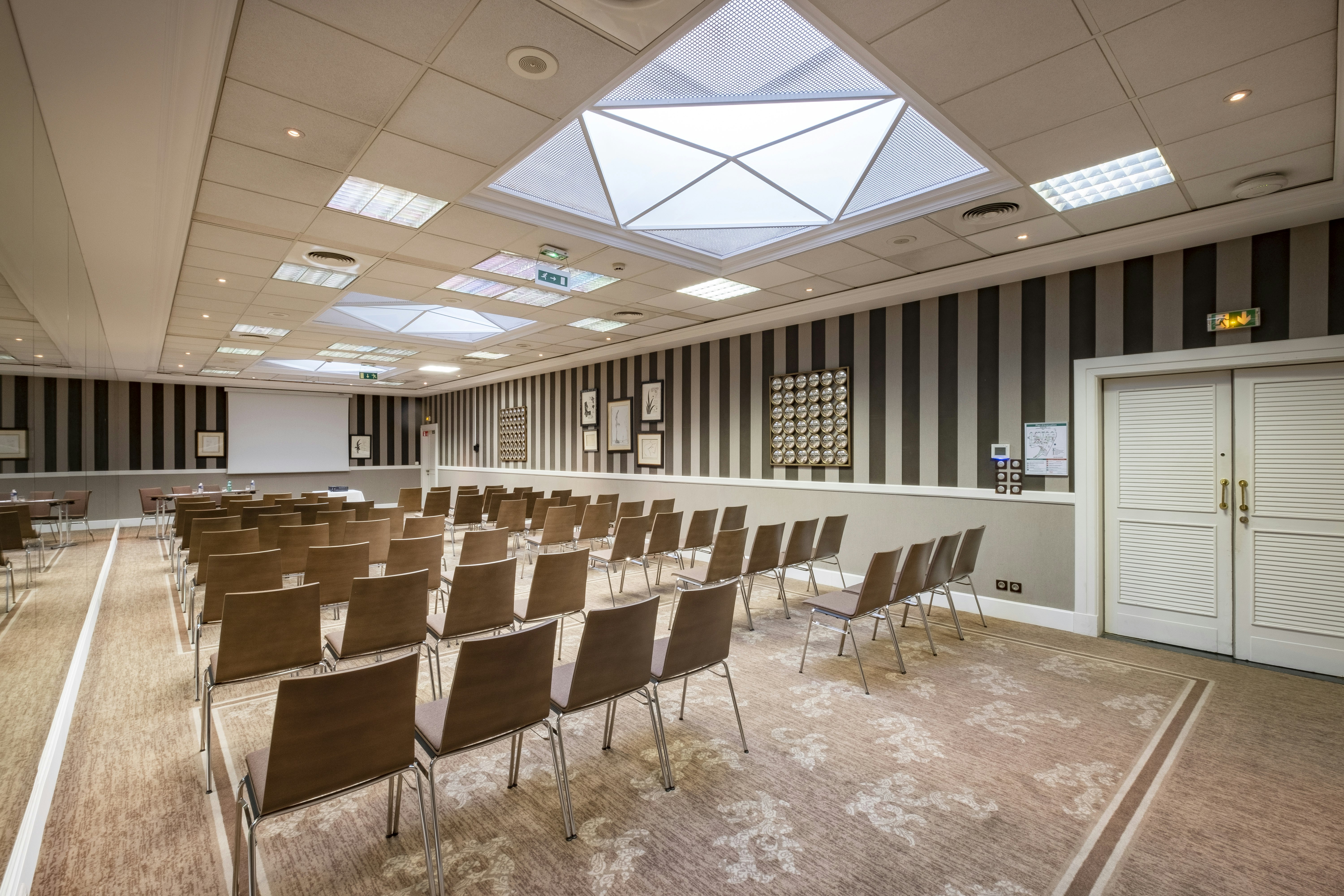 Holiday Inn Nice by IHG 71/79