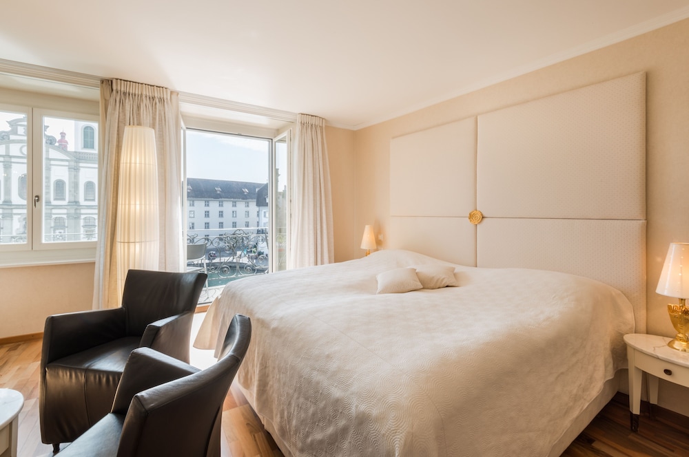 Hotel des Balances 8/29