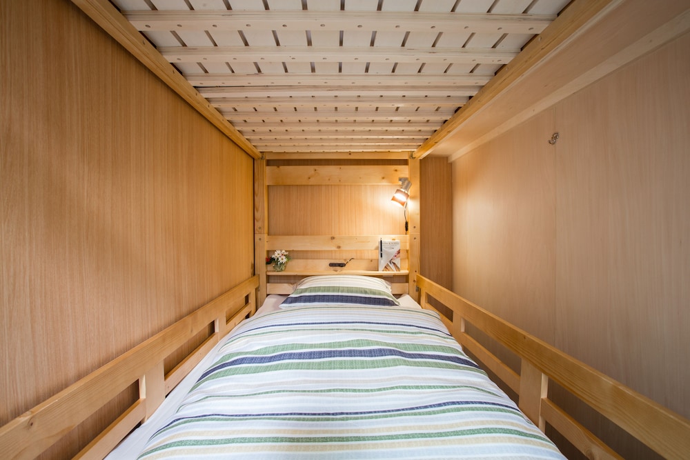 Mulan Hostel 11/62