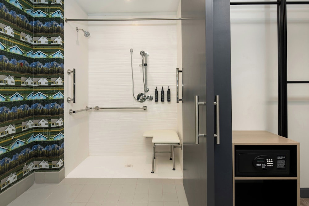 Aloft Sacramento Airport Natomas 11/43
