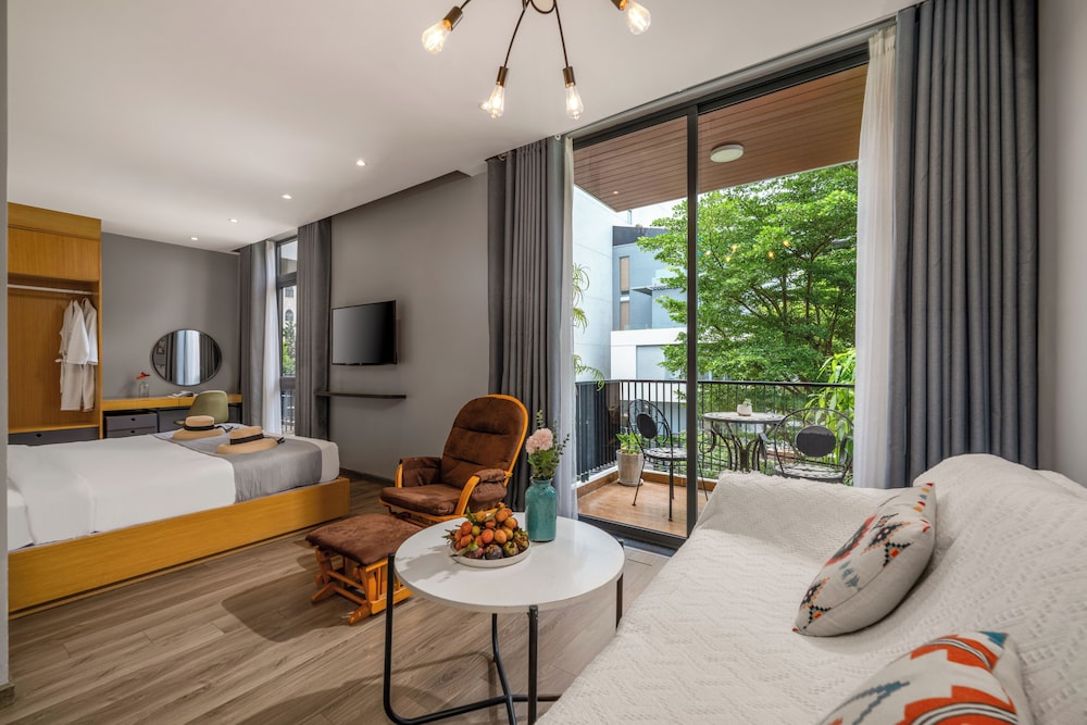Deluxe, King Bed, Balcony, Sanayen Villa & Residences 4/5
