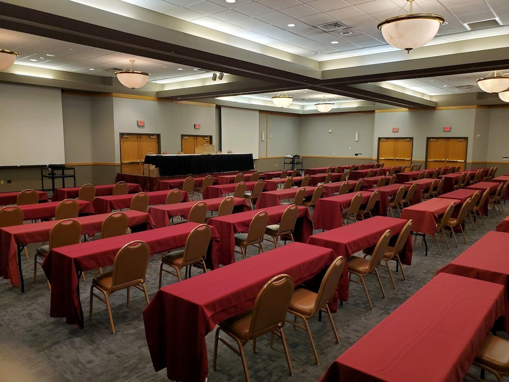 Crossroads Hotel Huron Event Center 39/50