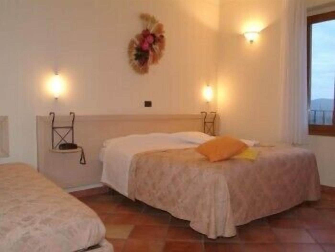 ROOM, DOUBLE BED