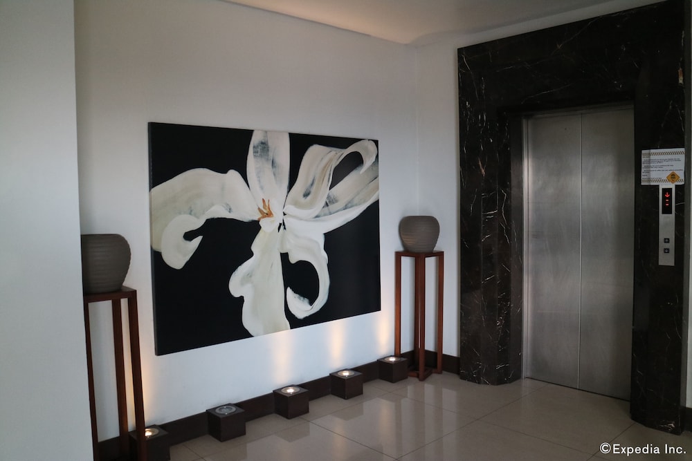 Avenue Suites Hotel 36/65