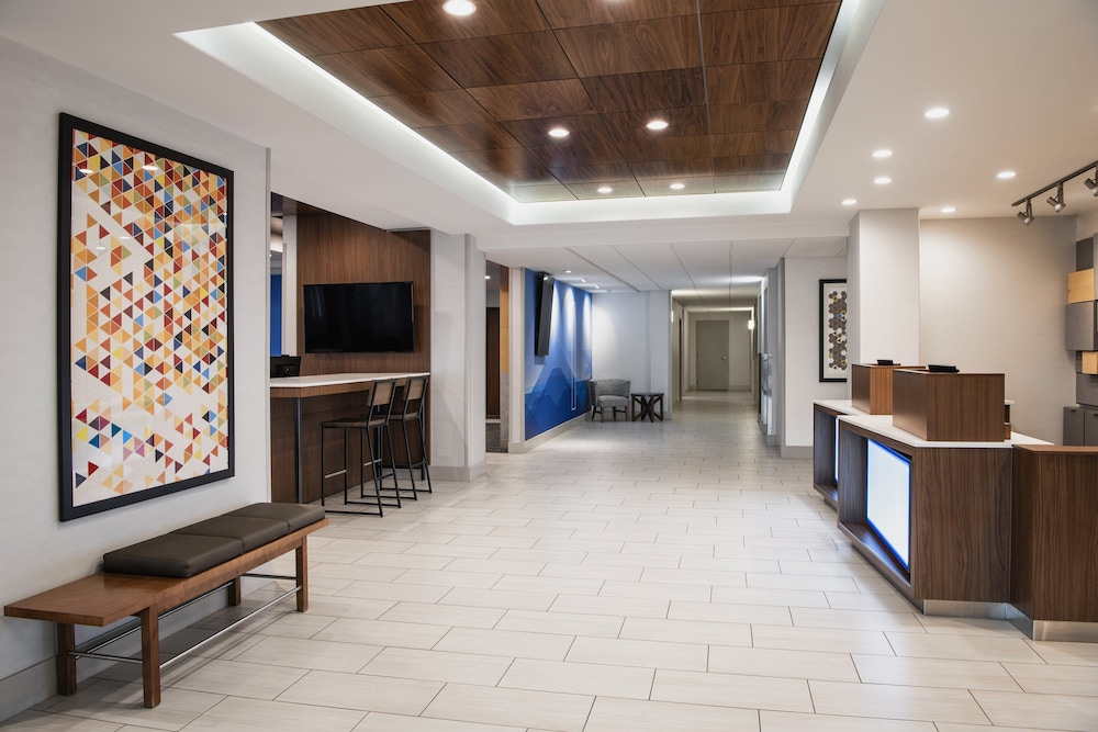 Holiday Inn Express Hotel Suites Saskatoon 10/51