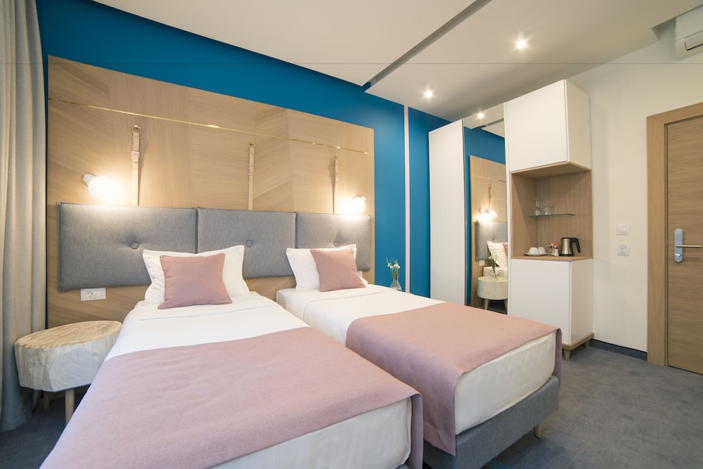 STANDARD, DOUBLE OR TWIN BED