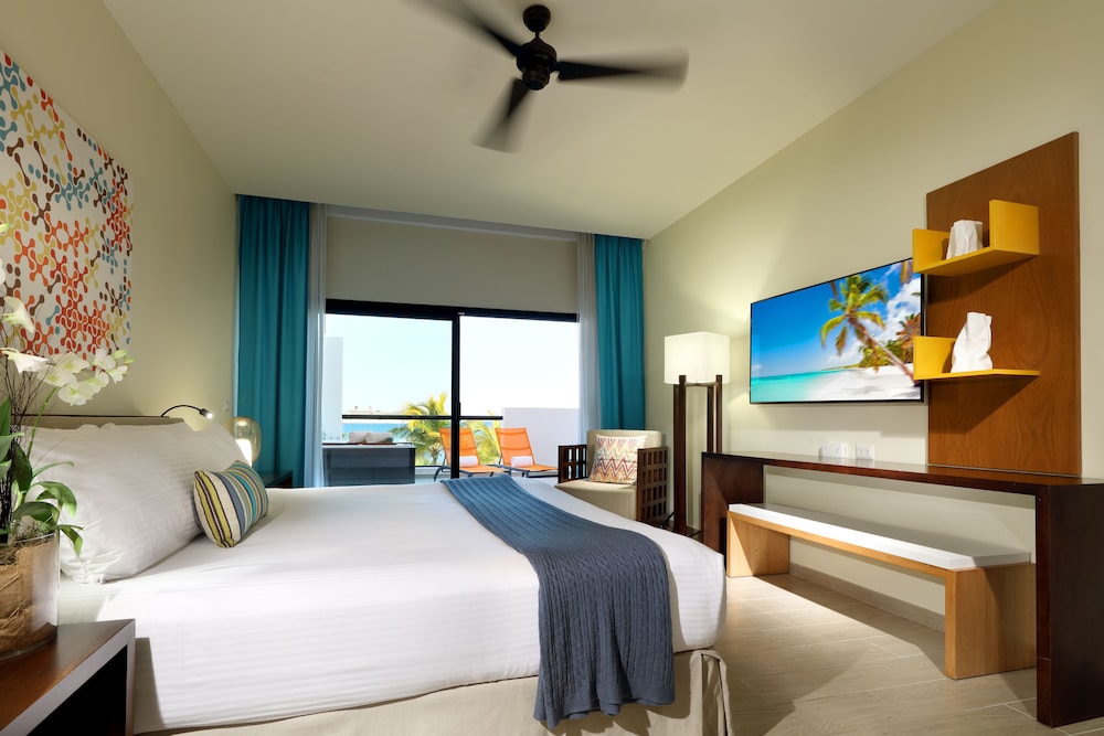 TRS Cap Cana Waterfront & Marina Hotel Adults Only All Inclusive Hotel 5/50