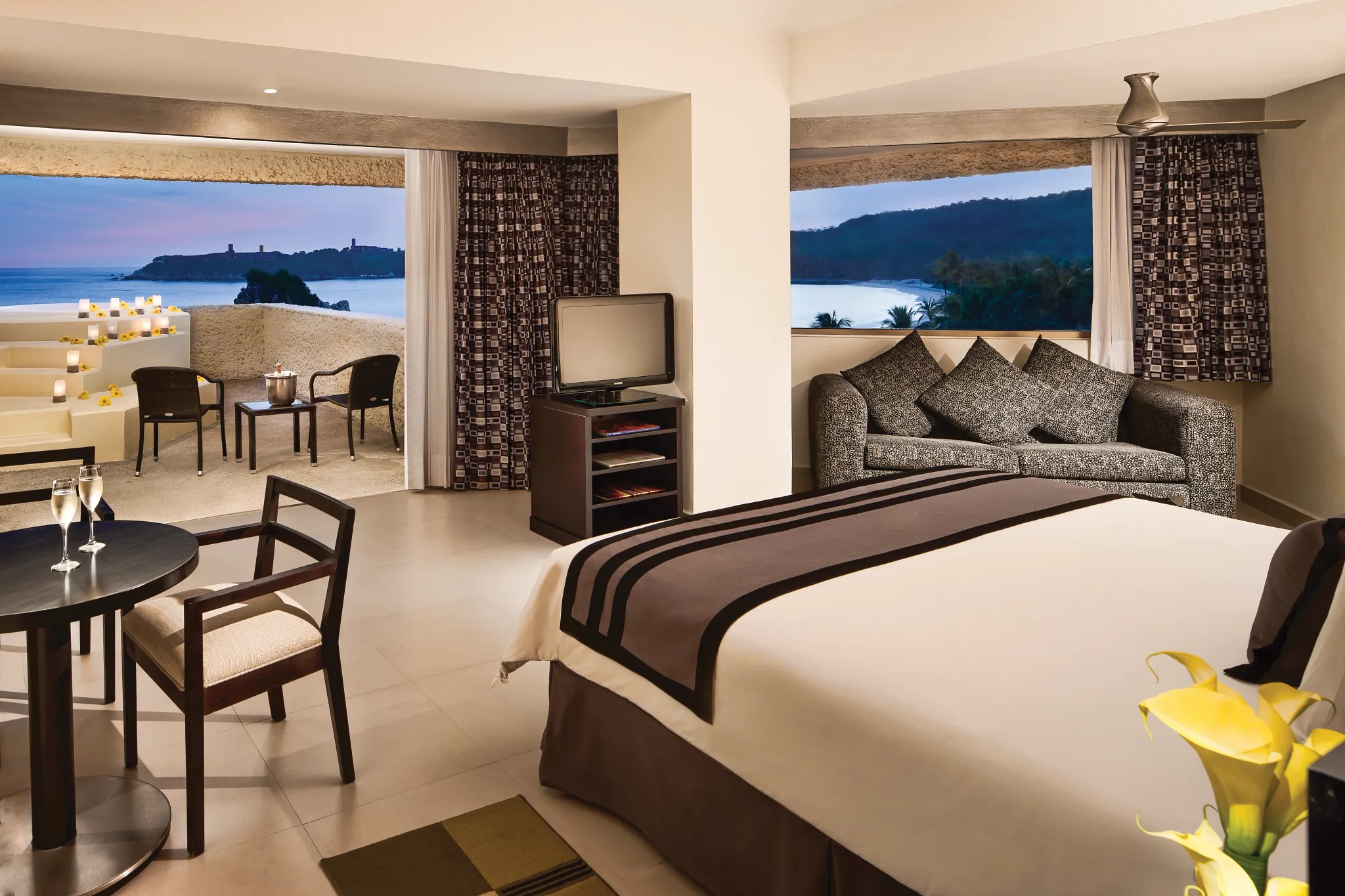 Club, Junior Suite, King Bed