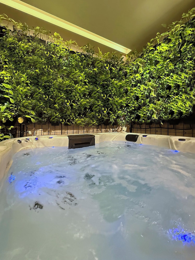 Tbilisi Edition Design Hotel 61/68