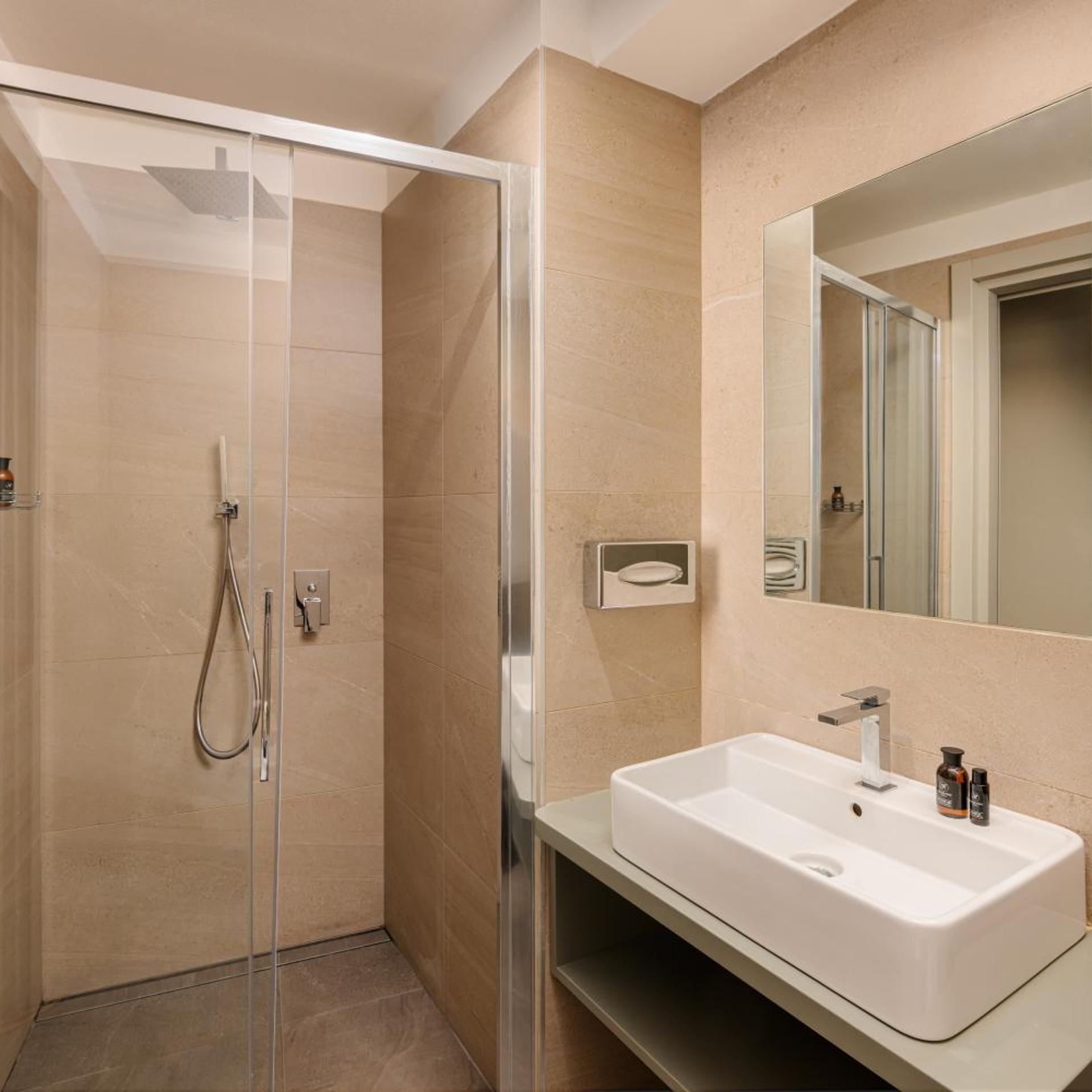 Villa Cipressi 48/50