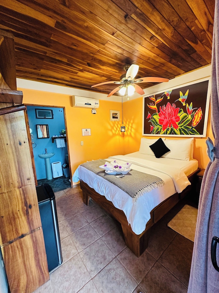 Jungle, Queen Bed