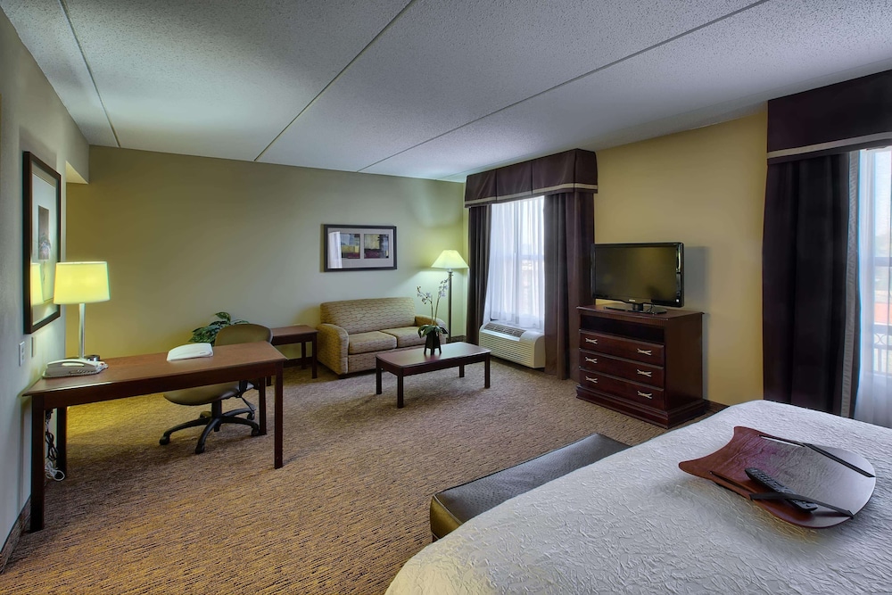 Hampton Inn & Suites Burlington NC 24/66