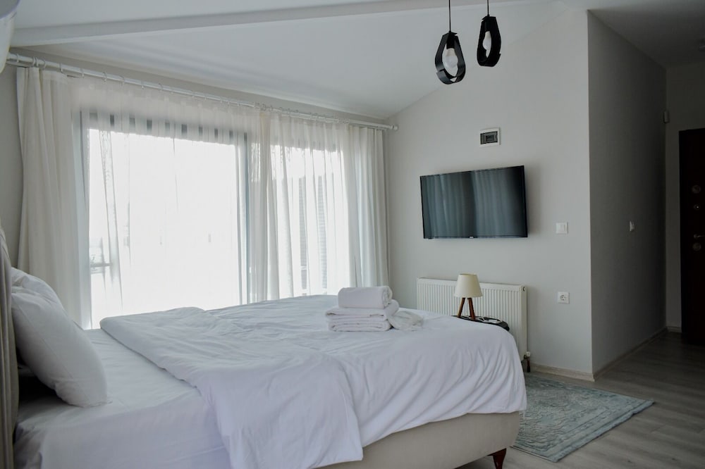 Green Hills Suites 21/60