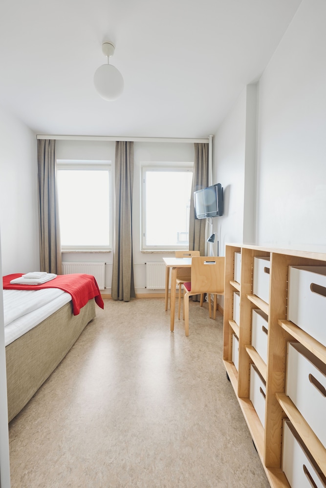 STUDIO, SINGLE BED, KITCHENETTE