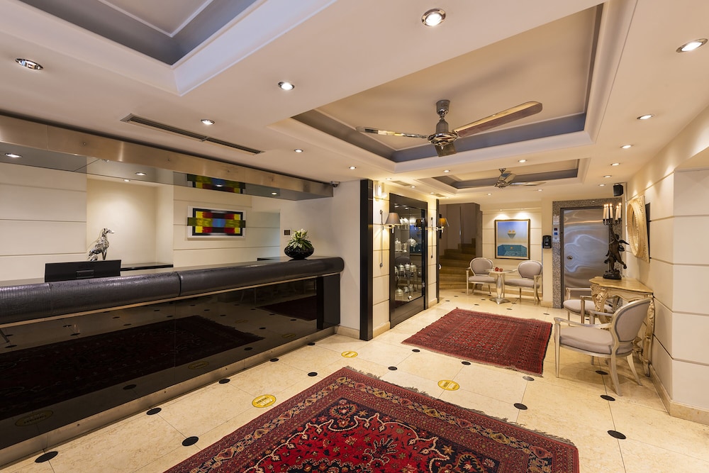 Best Western Plus Embassy Hotel 3/48
