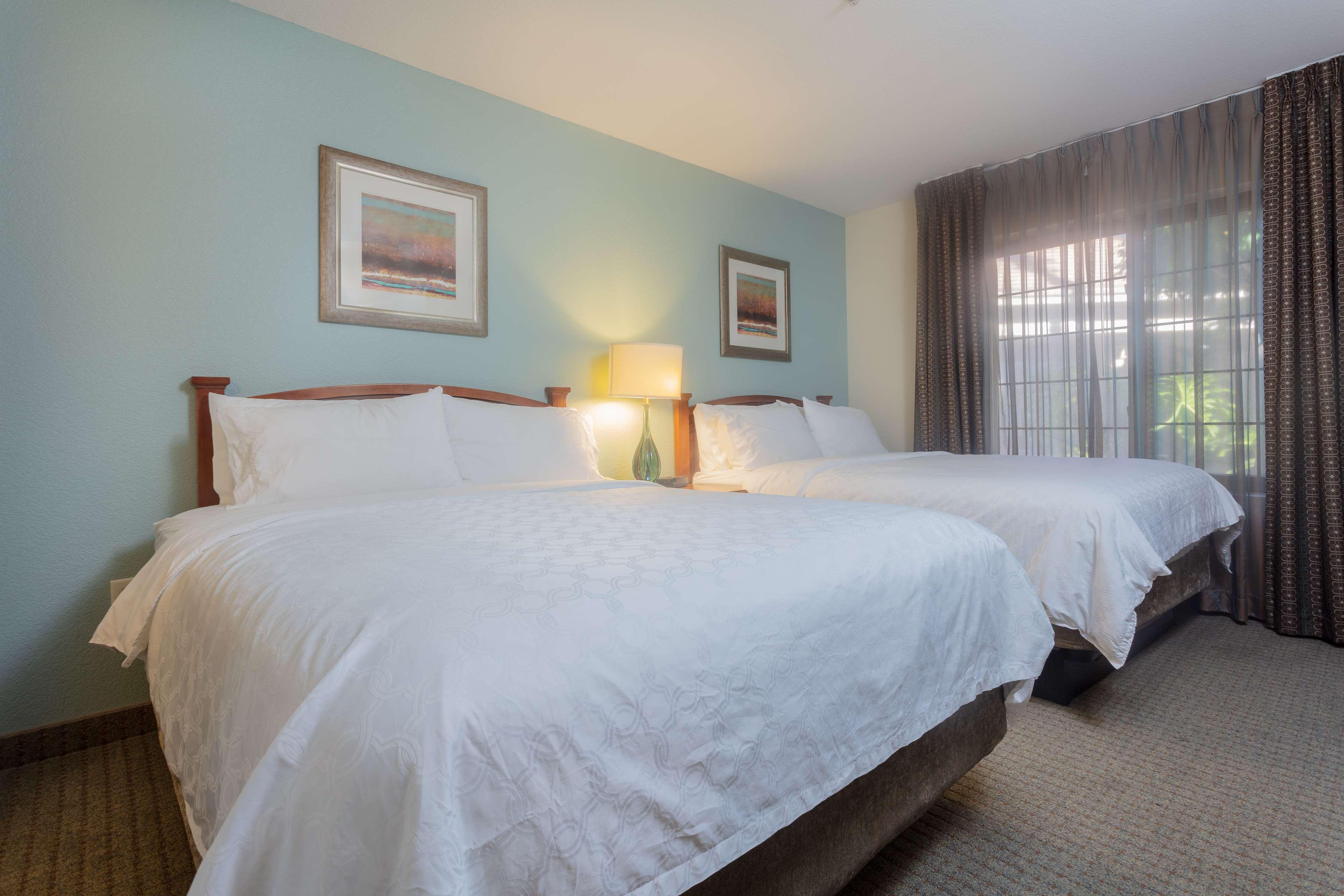 2 BEDROOMS, SUITE, 1 KING AND 2 QUEEN BEDS