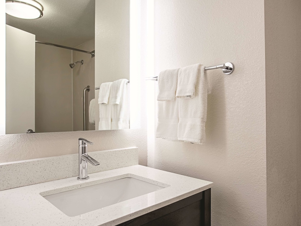 La Quinta Inn & Suites by Wyndham Baltimore N / White Marsh 15/46