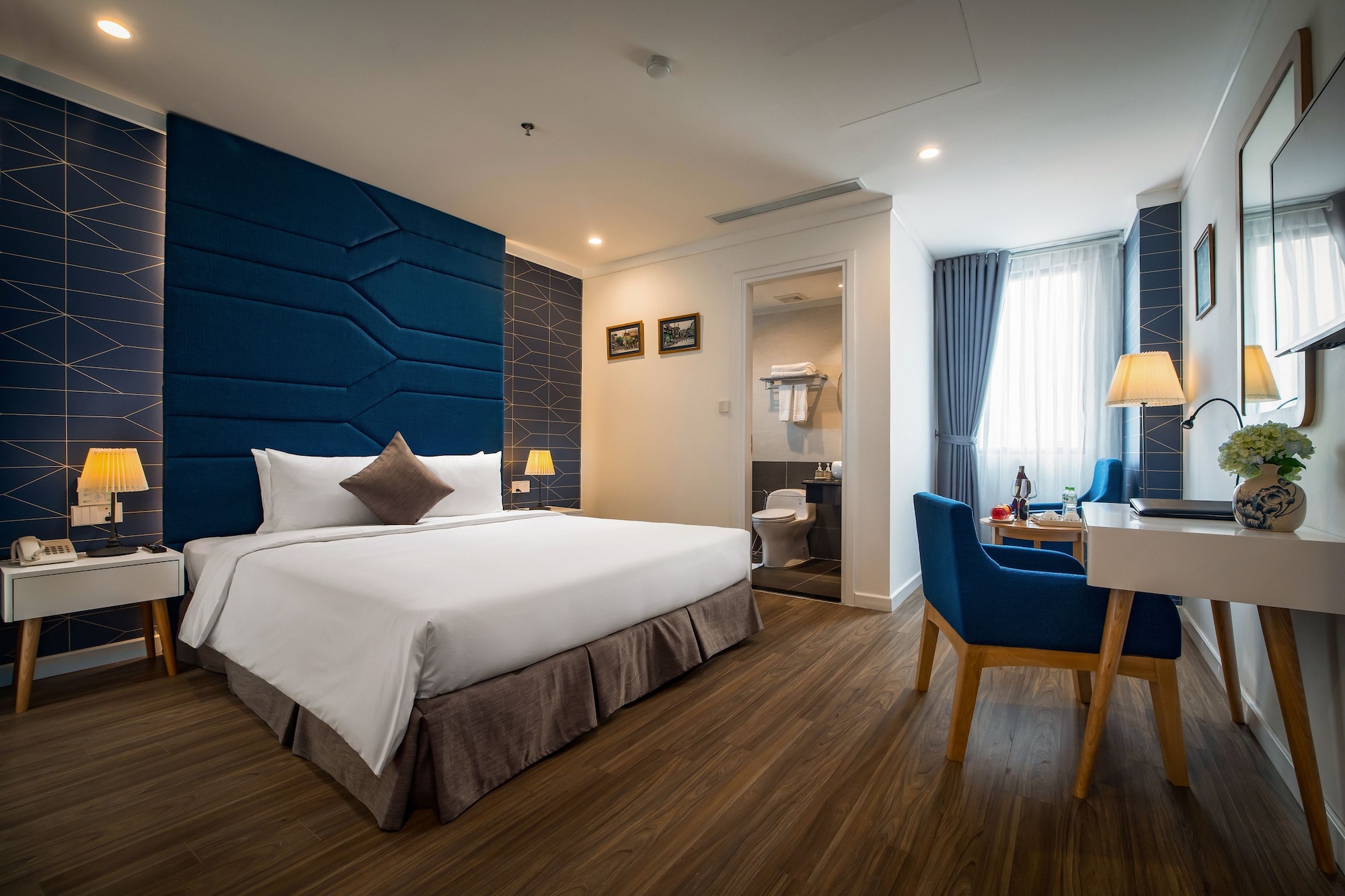 Premier, King Bed, Bathtub