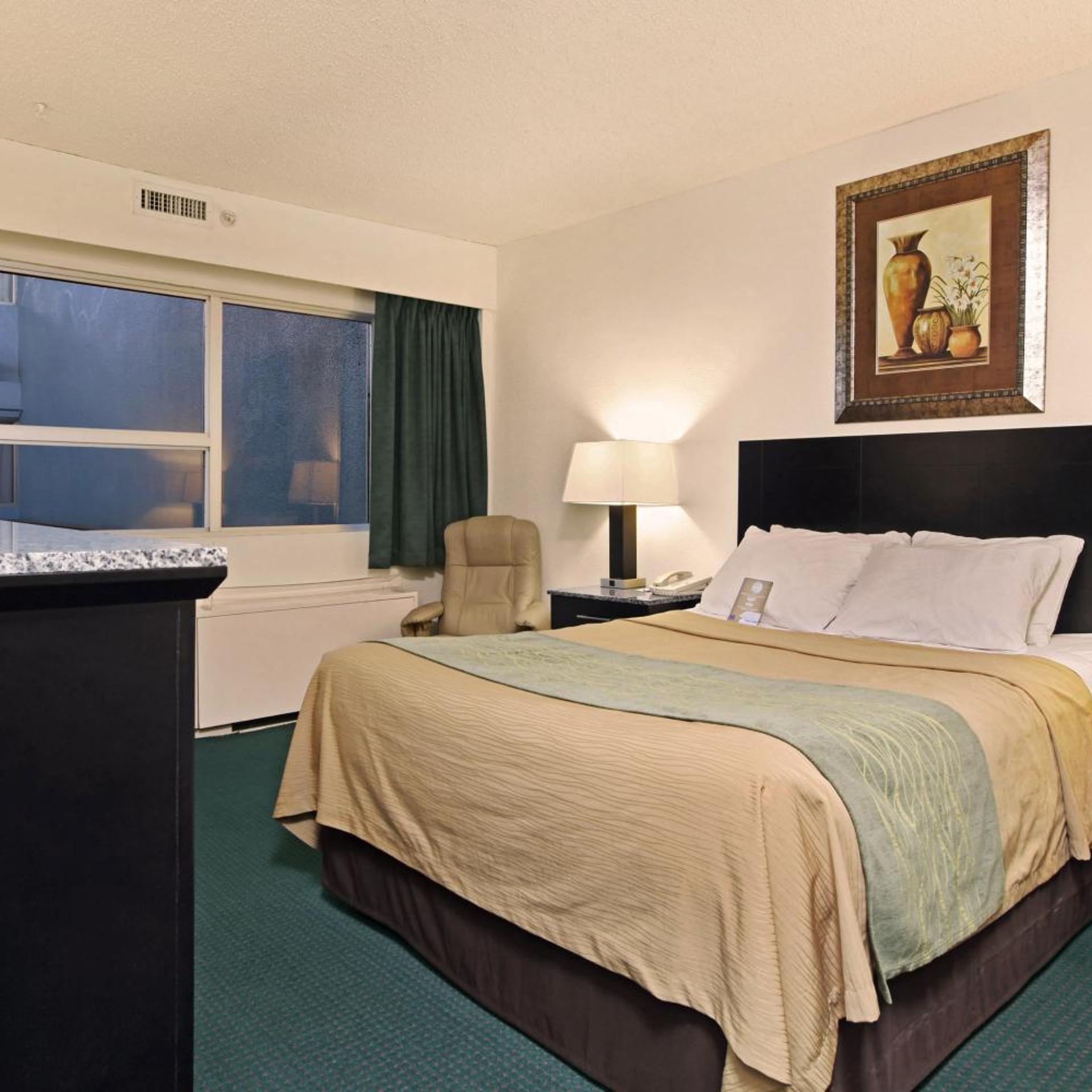 ROOM, KING BED