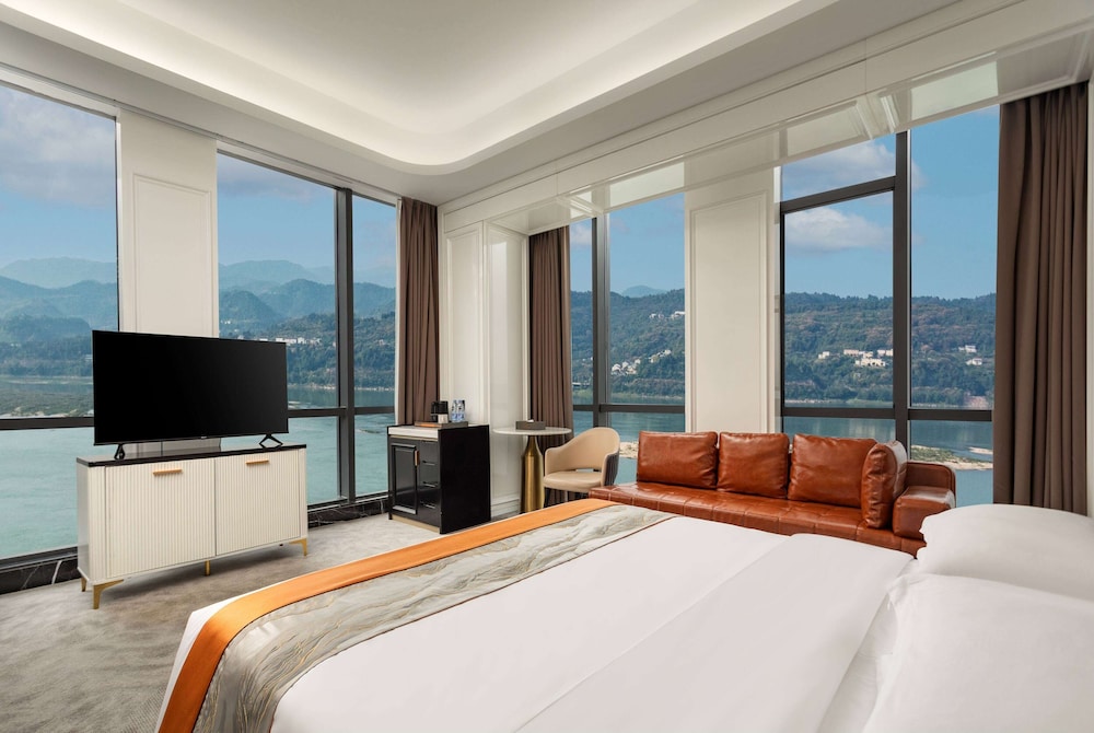 Ramada by Wyndham Yichang Riverside 7/24