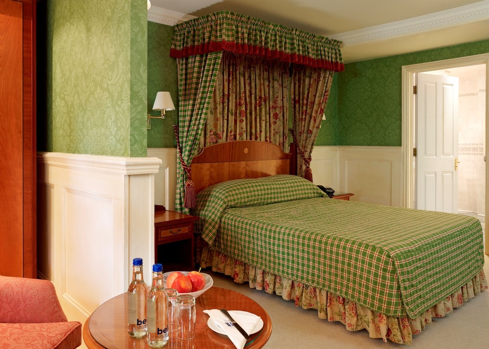 Marygreen Manor 5/66