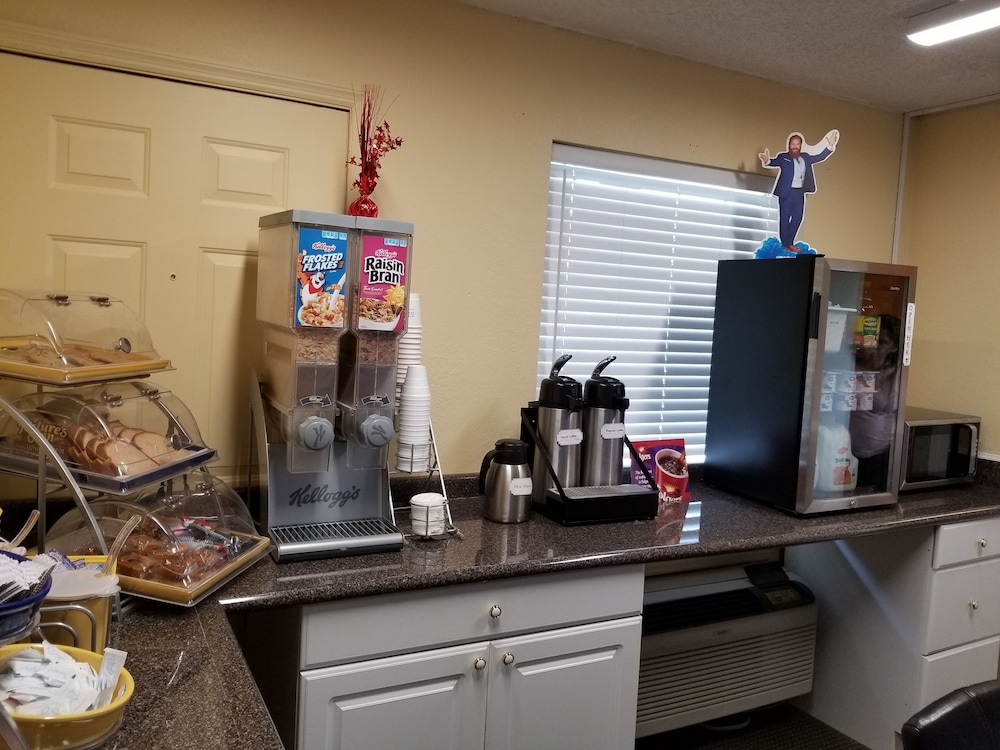 Days Inn By Wyndham Camilla 17/24
