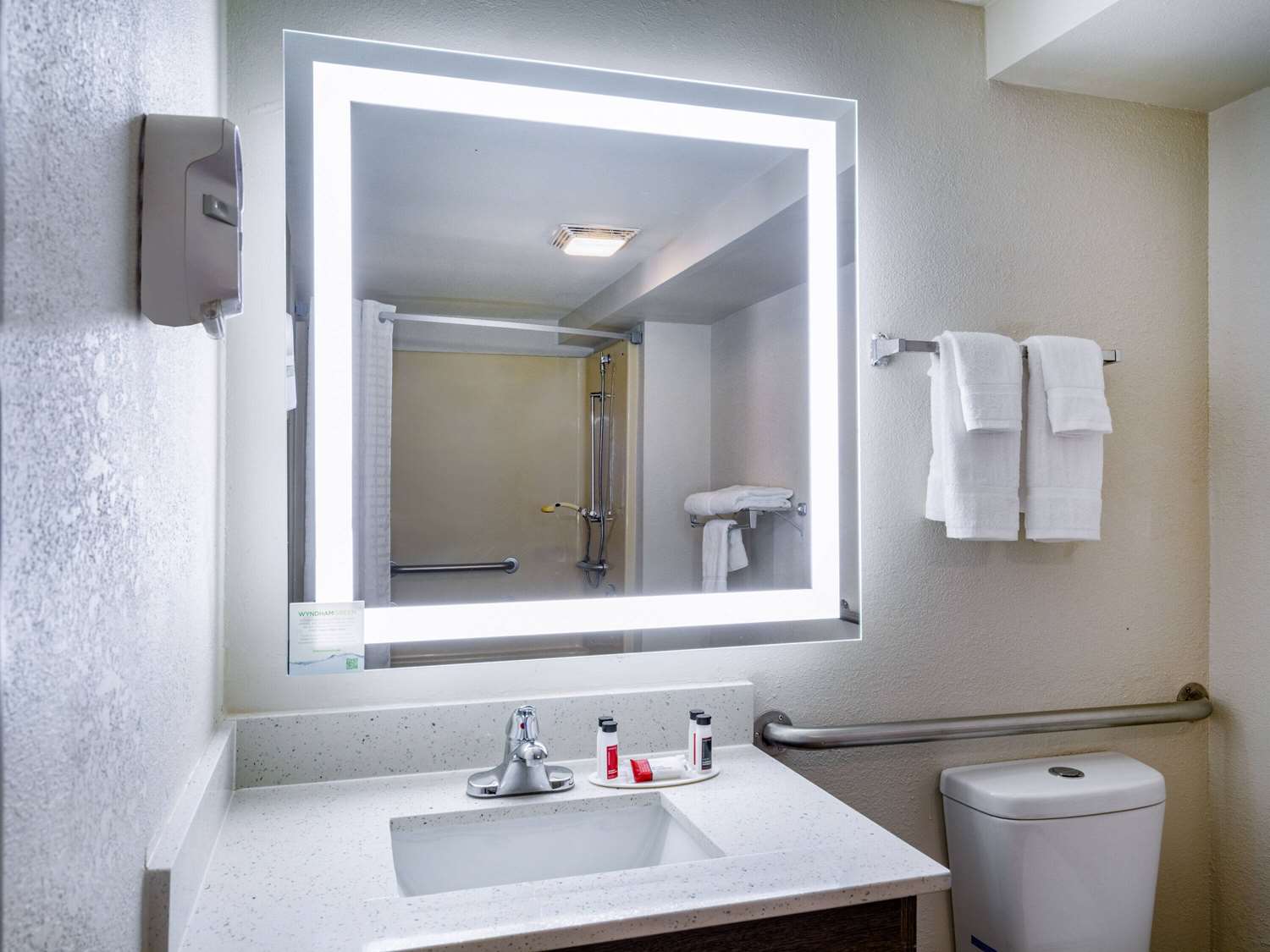 Days Inn by Wyndham Clemson 34/36