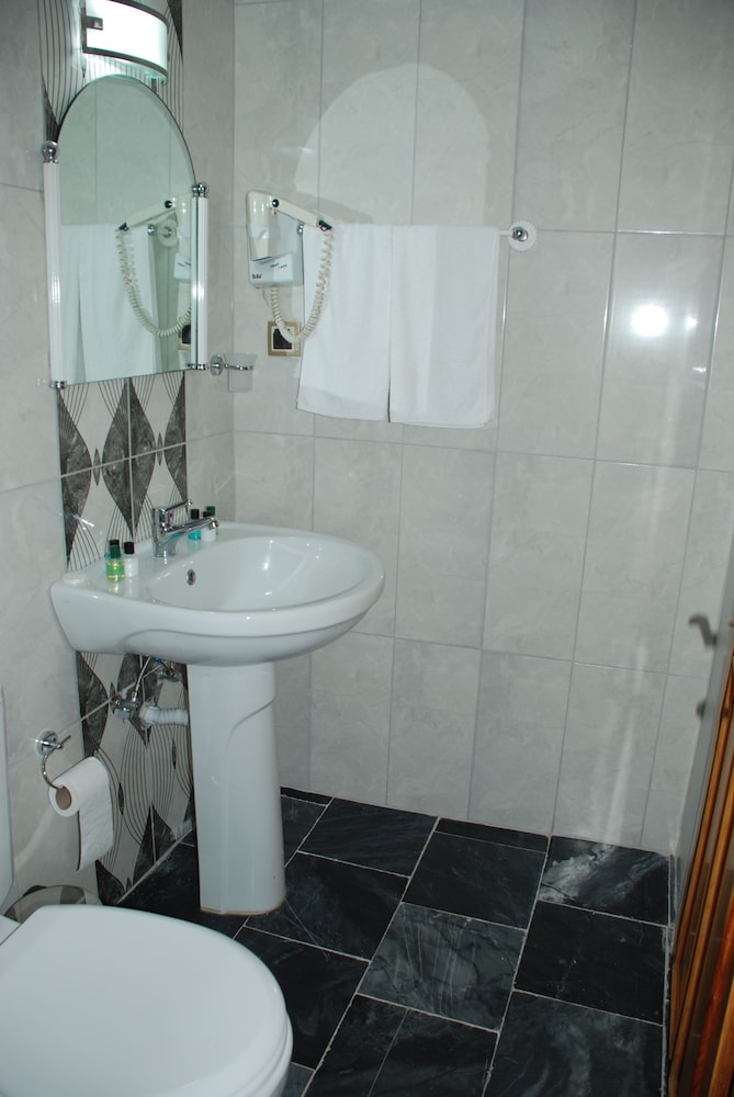 Urcu Hotel 48/49