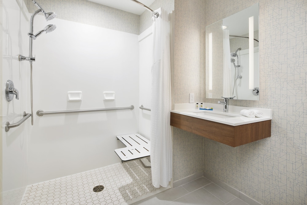 Holiday Inn Express Hotel Suites Salem 17/42