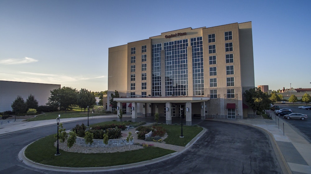 Hotel Topeka At City Center 1/36