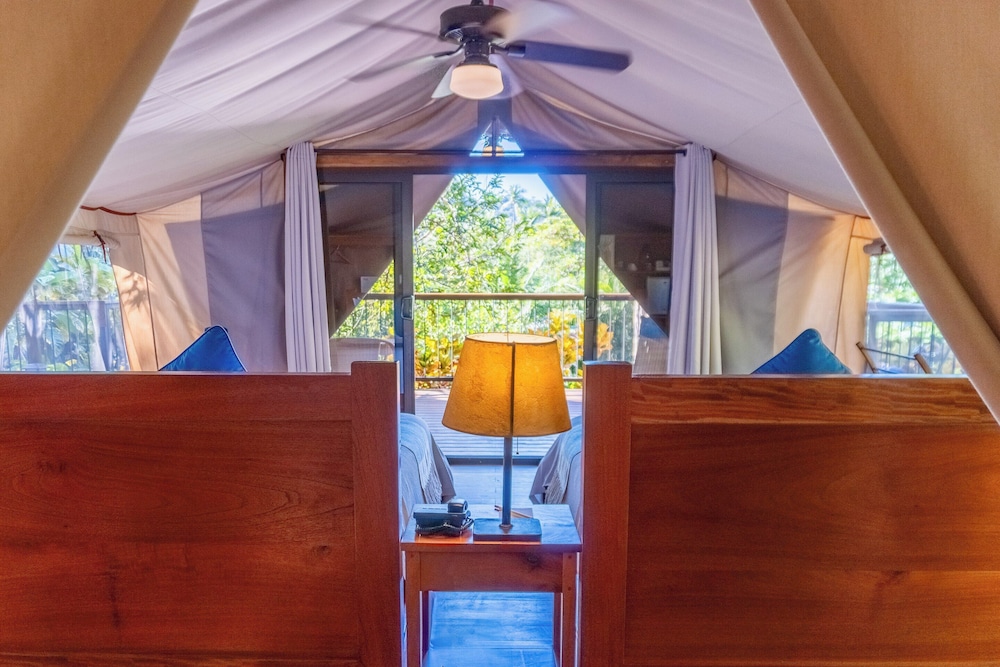 Isla Chiquita Glamping Hotel 3/50