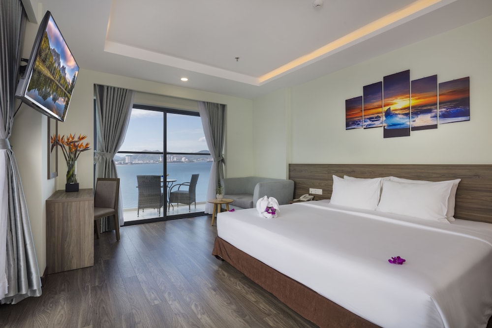 SUITE, KING BED, SEA VIEW, BALCONY