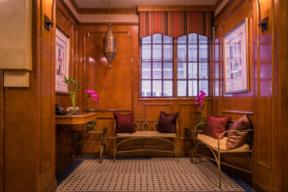 Casablanca Hotel 30/55